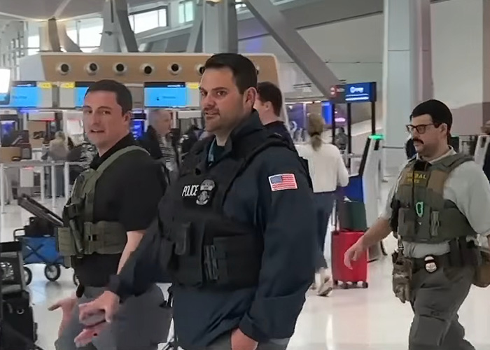 Internet Explodes Over Brooklyn Man&rsquo;s Priceless Reaction To ICE At The Airport