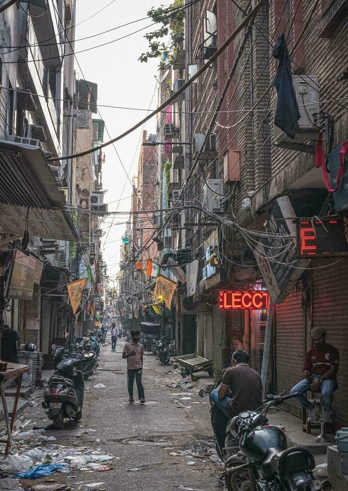 “This Is Insanity”: 83 Dystopian ‘Urban Hell’ Photos That Show The True Price Of Modern Life (New Pics) “This Is Insanity”: 83 Dystopian ‘Urban Hell’ Photos That Show The True Price Of Modern Life (New Pics)