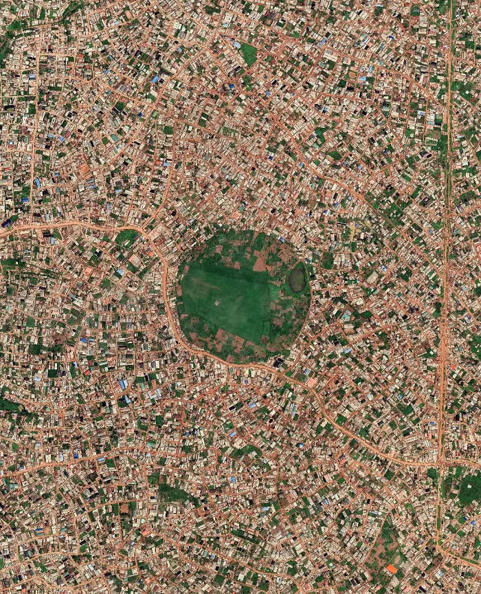 “This Is Insanity”: 83 Dystopian ‘Urban Hell’ Photos That Show The True Price Of Modern Life (New Pics) “This Is Insanity”: 83 Dystopian ‘Urban Hell’ Photos That Show The True Price Of Modern Life (New Pics)