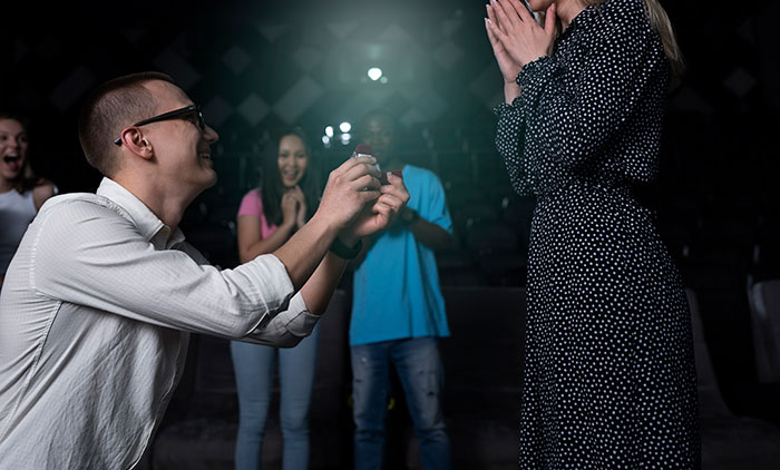 79 Times People Popped The Question And Had To Put The Ring Back In Their Pocket In Embarrassment