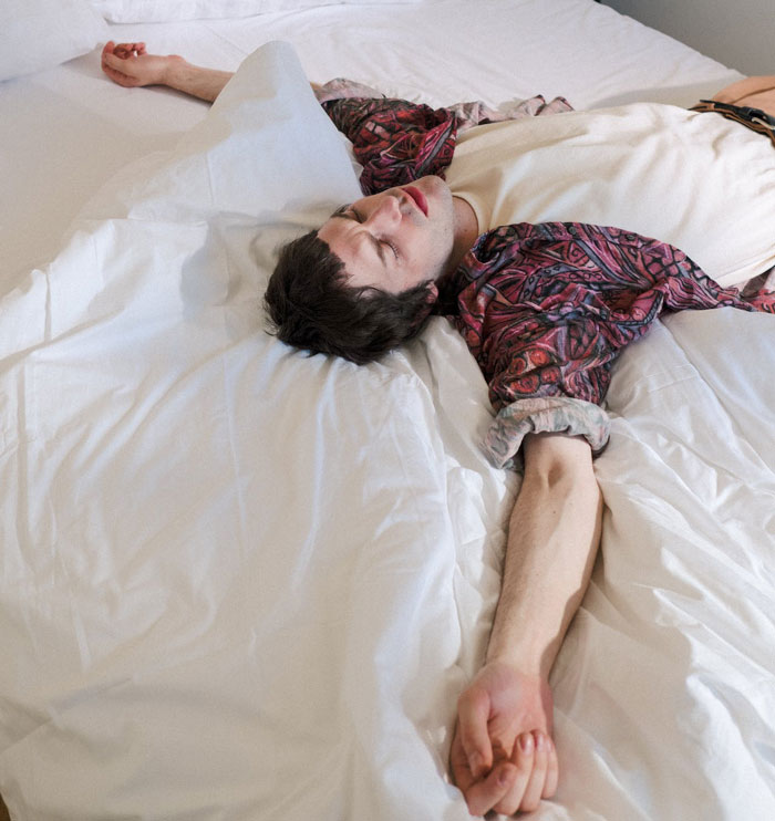 Dad Refuses To Help With Newborn And Keeps Inviting Family Over, Wife Makes Him Walk In Her Shoes