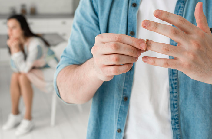 Woman Upset Ex Gets Engaged With The Woman She Thought He Was Having An Affair With But He Didn’t Woman Upset Ex Gets Engaged With The Woman She Thought He Was Having An Affair With But He Didn’t