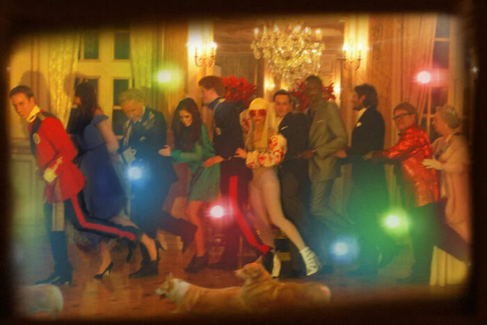 This Photographer Took 43 Bold And Hilarious Celebrity &ldquo;Candid&rdquo; Moments Using Lookalikes