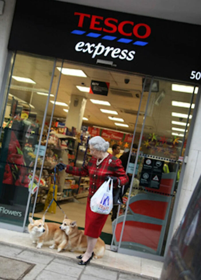 This Photographer Took 43 Bold And Hilarious Celebrity &ldquo;Candid&rdquo; Moments Using Lookalikes