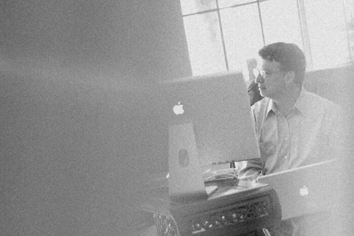 This Photographer Took 43 Bold And Hilarious Celebrity &ldquo;Candid&rdquo; Moments Using Lookalikes