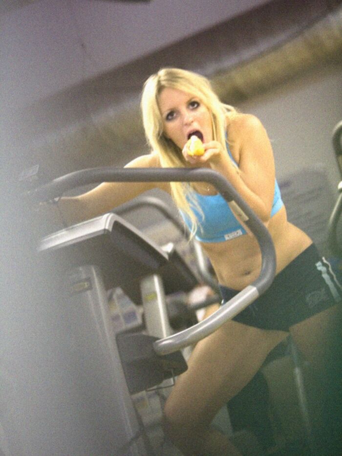 This Photographer Took 43 Bold And Hilarious Celebrity &ldquo;Candid&rdquo; Moments Using Lookalikes