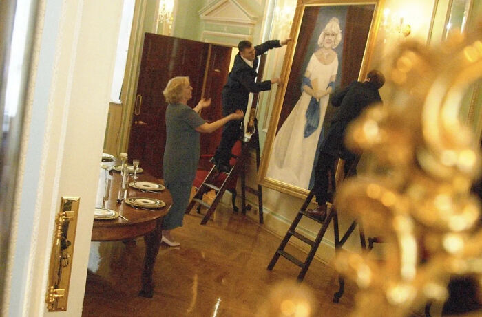 This Photographer Took 43 Bold And Hilarious Celebrity &ldquo;Candid&rdquo; Moments Using Lookalikes