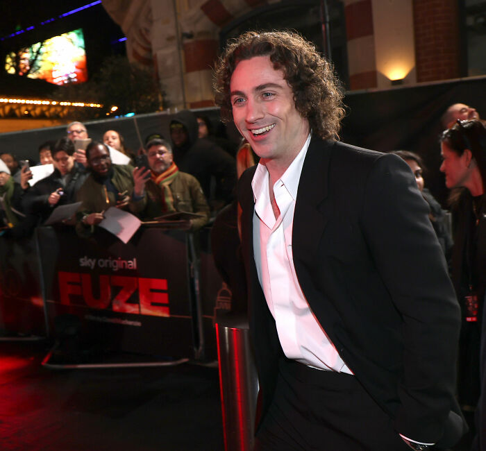 “Evolved Form Of Chalamet”: Aaron Taylor-Johnson’s Appearance Sparks Concern As Fans Notice Odd Changes “Evolved Form Of Chalamet”: Aaron Taylor-Johnson’s Appearance Sparks Concern As Fans Notice Odd Changes