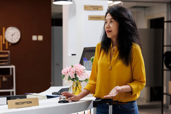 Hotel Staff Threaten To Call Police On Loyal Customer, She Shuts Them Down By Exposing Their Own Mistake Hotel Staff Threaten To Call Police On Loyal Customer, She Shuts Them Down By Exposing Their Own Mistake