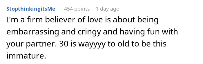 Lady Aghast After “Perfect” BF Displays His Red Flags By Mocking Her Gift In Front Of Their Friends Lady Aghast After “Perfect” BF Displays His Red Flags By Mocking Her Gift In Front Of Their Friends