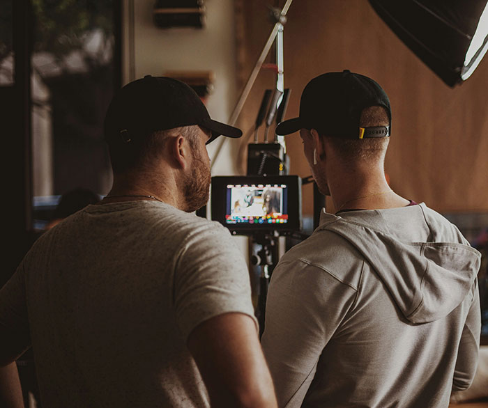 Heather Graham Slams Hollywood’s “Awkward” New Approach To Filming Intimate Scenes Heather Graham Slams Hollywood’s “Awkward” New Approach To Filming Intimate Scenes