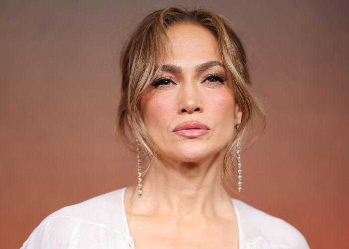 “This Is Why She Can’t Keep A Man”: Jennifer Lopez, 56, Brutally Slammed Over Her Daring Stage Outfit