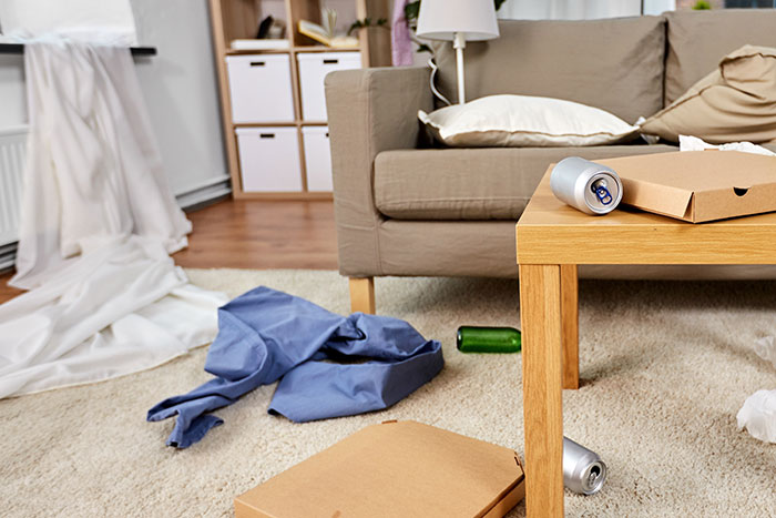 Mom Comes Back From 10-Hour Shift To A Total Mess, Baby Screaming And Son Panicking While Husband Is Asleep