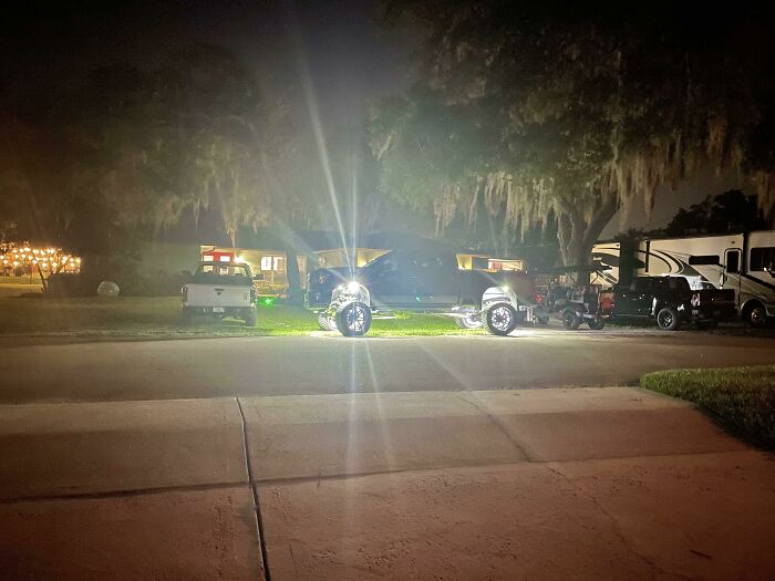 53 Neighbors That Would Make You Move To The Middle Of Nowhere With Nobody Around (New Pics)