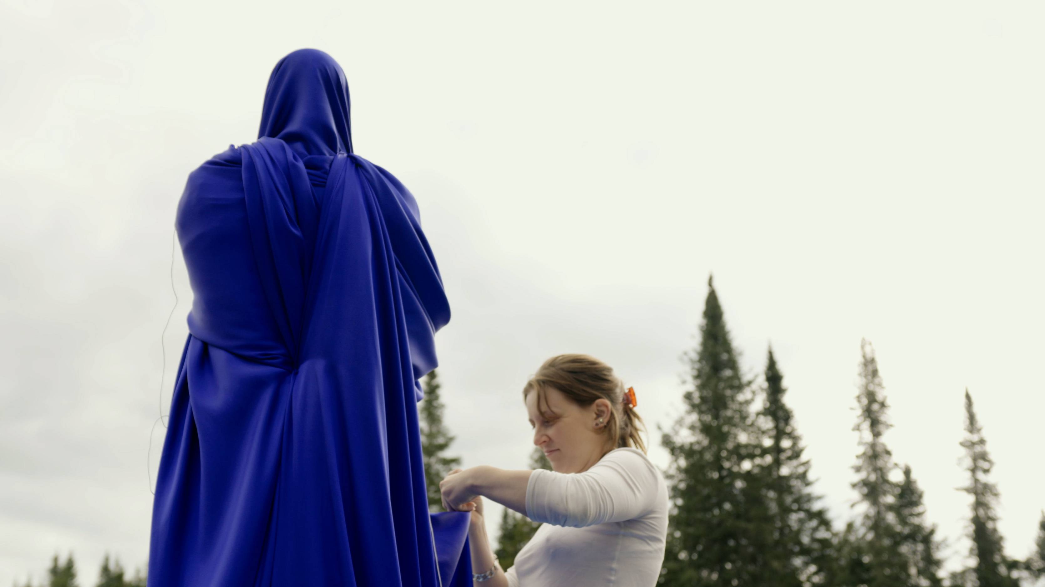 A Ghostly Silk Sculpture Was Launched To 33 Kilometers Above Earth To Test Material In Near-Space Conditions A Ghostly Silk Sculpture Was Launched To 33 Kilometers Above Earth To Test Material In Near-Space Conditions