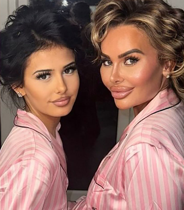 Influencer Faces Massive Backlash After Posting Pics With The Coffin At Bullied Daughter’s Funeral