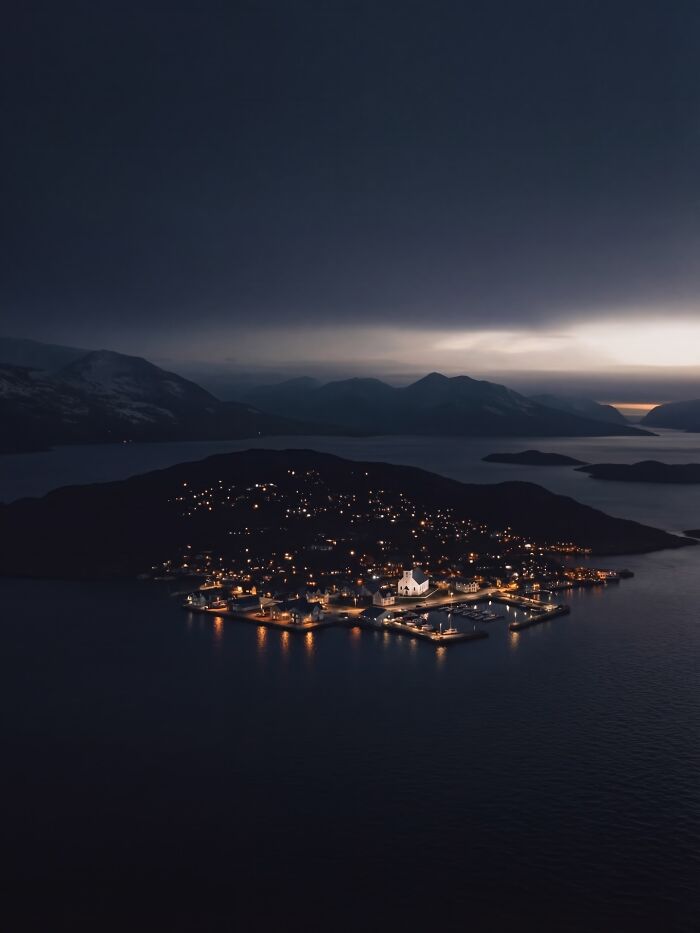 This Photographer Created 40 Unreal Landscapes And Wildlife Scenes Using AI