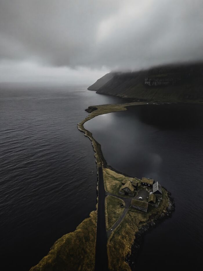 This Photographer Created 40 Unreal Landscapes And Wildlife Scenes Using AI