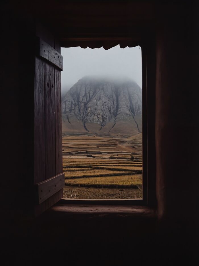 This Photographer Created 40 Unreal Landscapes And Wildlife Scenes Using AI