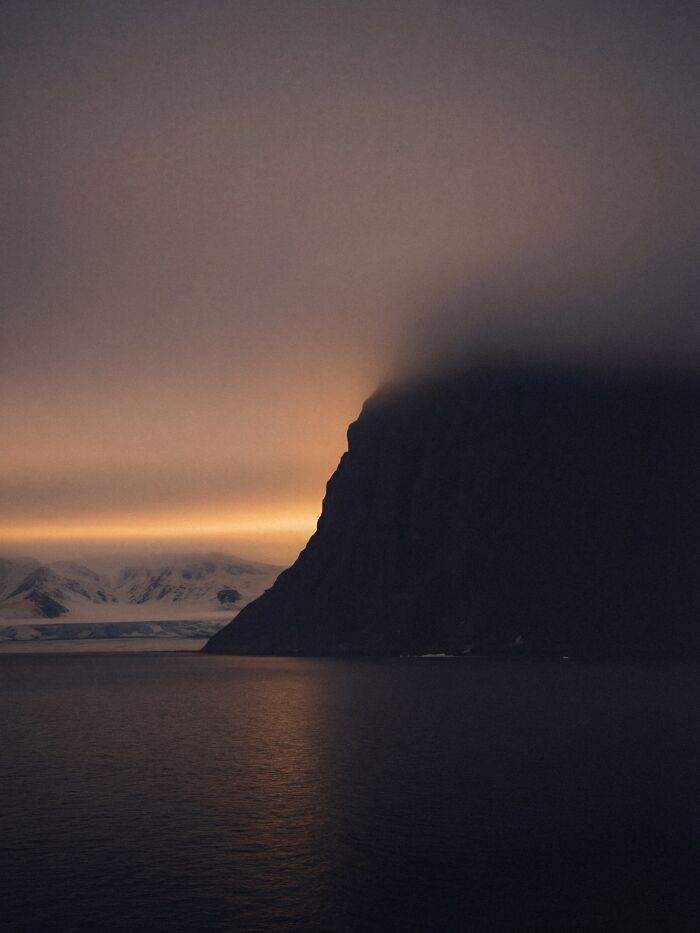 This Photographer Created 40 Unreal Landscapes And Wildlife Scenes Using AI