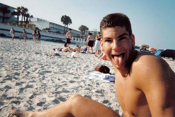 55 Nostalgic Pics Of Young People Having The Absolute Time Of Their Lives During Spring Break