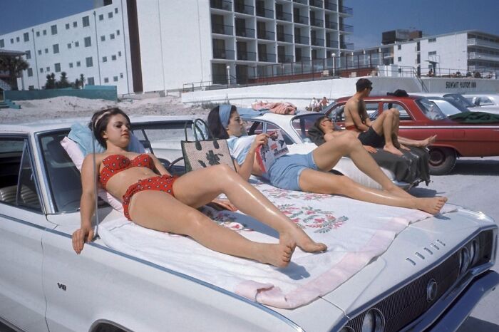 55 Nostalgic Pics Of Young People Having The Absolute Time Of Their Lives During Spring Break