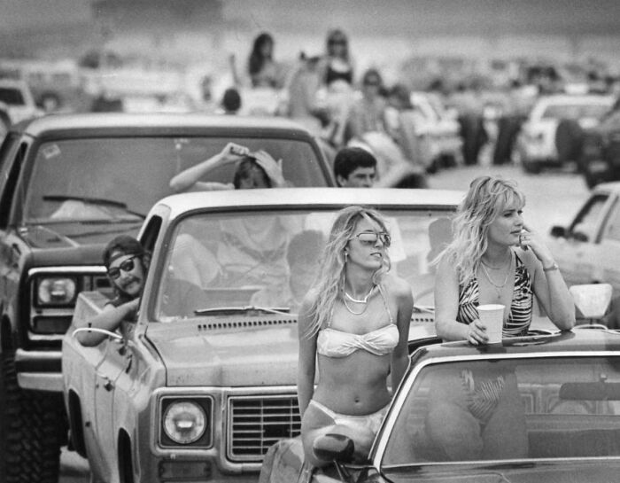 55 Nostalgic Pics Of Young People Having The Absolute Time Of Their Lives During Spring Break