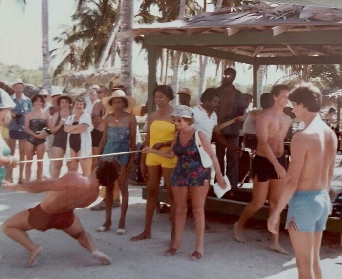 55 Nostalgic Pics Of Young People Having The Absolute Time Of Their Lives During Spring Break