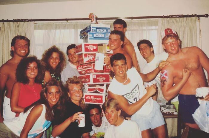 55 Nostalgic Pics Of Young People Having The Absolute Time Of Their Lives During Spring Break