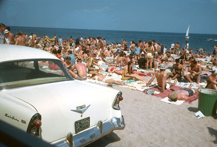 55 Nostalgic Pics Of Young People Having The Absolute Time Of Their Lives During Spring Break
