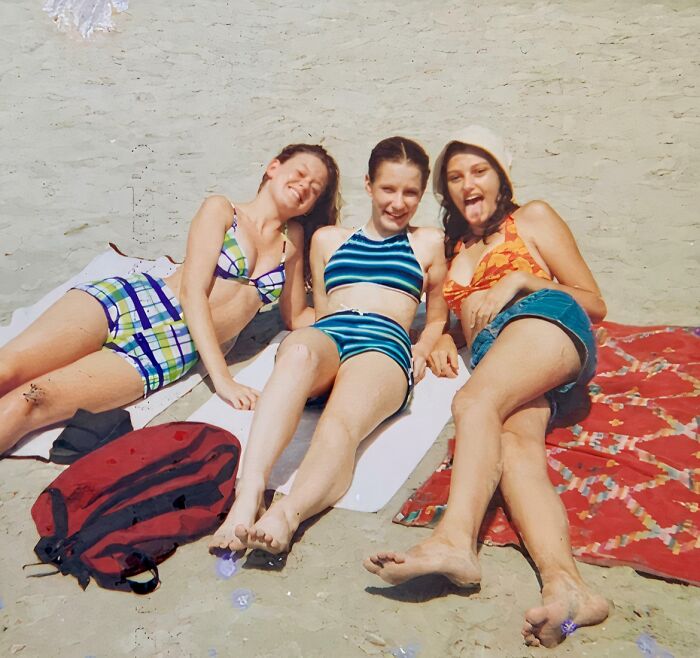 55 Nostalgic Pics Of Young People Having The Absolute Time Of Their Lives During Spring Break