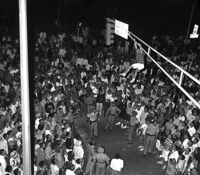 55 Nostalgic Pics Of Young People Having The Absolute Time Of Their Lives During Spring Break