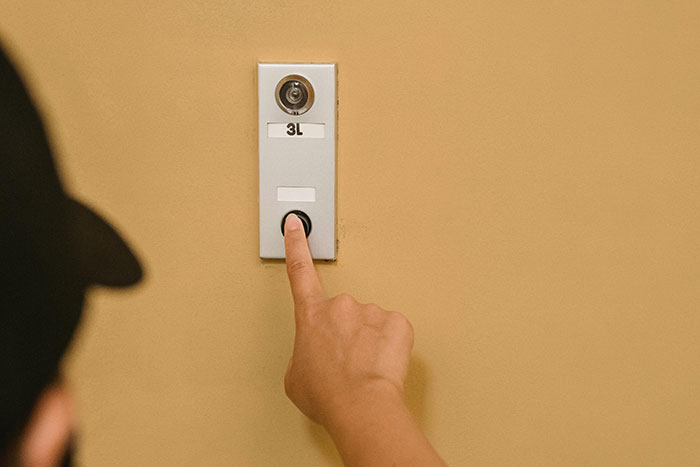 “Ma’am I Live Here”: A Mom Blocks Man’s Driveway, He Teaches Her A Lesson