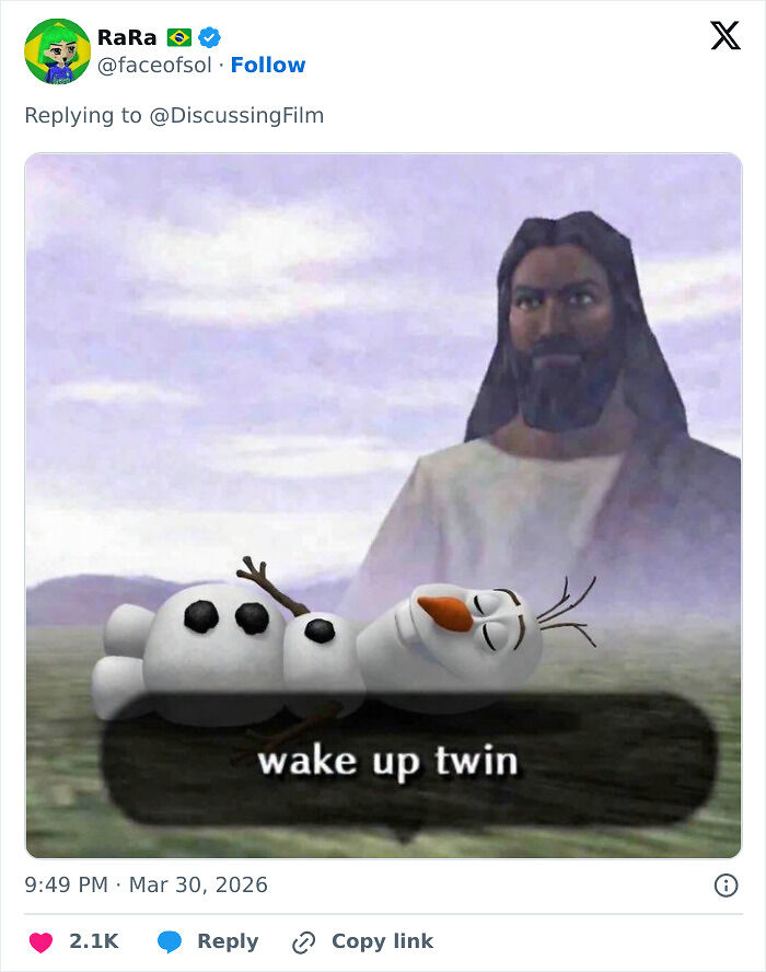 Disney’s Animatronic Olaf Suddenly Collapsed In Front Of Fans, The Internet Reacted In Hilarious Ways Disney’s Animatronic Olaf Suddenly Collapsed In Front Of Fans, The Internet Reacted In Hilarious Ways