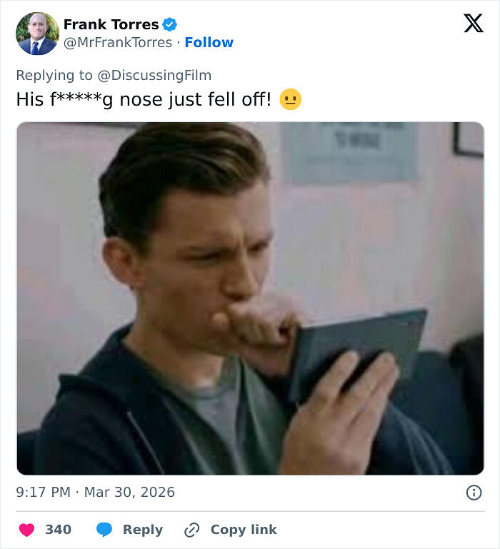 Disney’s Animatronic Olaf Suddenly Collapsed In Front Of Fans, The Internet Reacted In Hilarious Ways Disney’s Animatronic Olaf Suddenly Collapsed In Front Of Fans, The Internet Reacted In Hilarious Ways