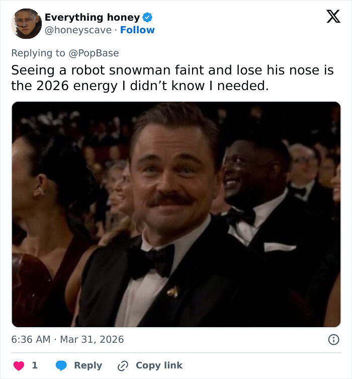 Disney’s Animatronic Olaf Suddenly Collapsed In Front Of Fans, The Internet Reacted In Hilarious Ways Disney’s Animatronic Olaf Suddenly Collapsed In Front Of Fans, The Internet Reacted In Hilarious Ways