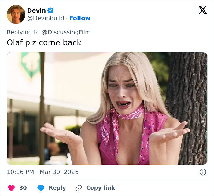 Disney’s Animatronic Olaf Suddenly Collapsed In Front Of Fans, The Internet Reacted In Hilarious Ways Disney’s Animatronic Olaf Suddenly Collapsed In Front Of Fans, The Internet Reacted In Hilarious Ways