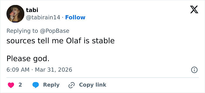 Disney’s Animatronic Olaf Suddenly Collapsed In Front Of Fans, The Internet Reacted In Hilarious Ways Disney’s Animatronic Olaf Suddenly Collapsed In Front Of Fans, The Internet Reacted In Hilarious Ways