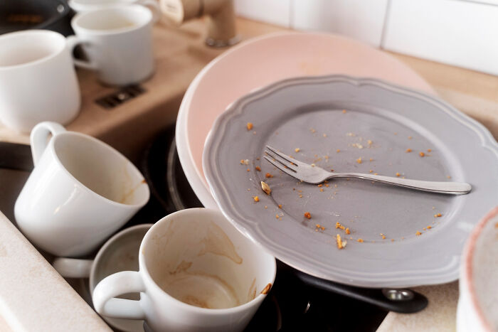 From Disgusting To Bizarre, Here Are 33 Of The Worst Things People Spotted In Someone’s Home From Disgusting To Bizarre, Here Are 33 Of The Worst Things People Spotted In Someone’s Home