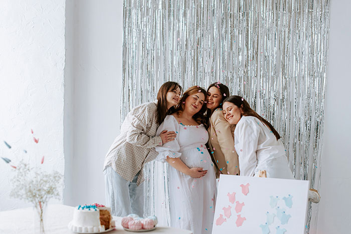 Twins-Obsessive Mom Insists They Always Match, Dad Mortified When She Scolds One For Being &ldquo;Too Tan&rdquo;