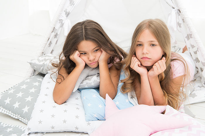 Twins-Obsessive Mom Insists They Always Match, Dad Mortified When She Scolds One For Being &ldquo;Too Tan&rdquo;