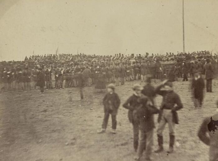 29 Times Old Photographs Had Things So Strange People Could Only Explain Them With Time Travel 29 Times Old Photographs Had Things So Strange People Could Only Explain Them With Time Travel