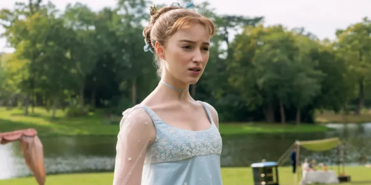 Phoebe Dynevor posing in Bridgerton