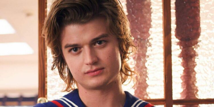 Joe keery posing in stranger things 