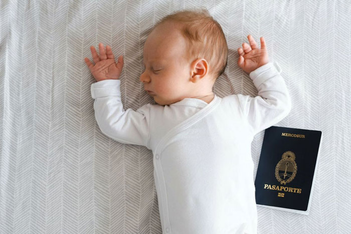 Woman Says &ldquo;No Ring, No Last Name&rdquo; For 9 Years, New Dad Shocked She Actually Gives Baby Her Name