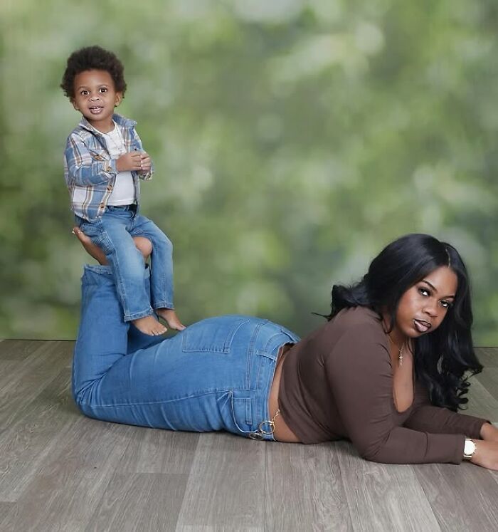 Mom Is Going Viral After Sharing Hilarious Photoshoot With Her Son (24 Pics)
