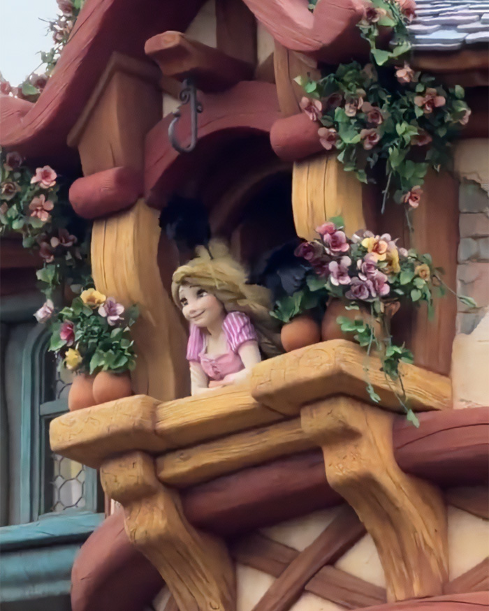 Disney Park Guests Watch In Horror As Rapunzel Attacked By Crows Days After Viral Olaf Malfunction