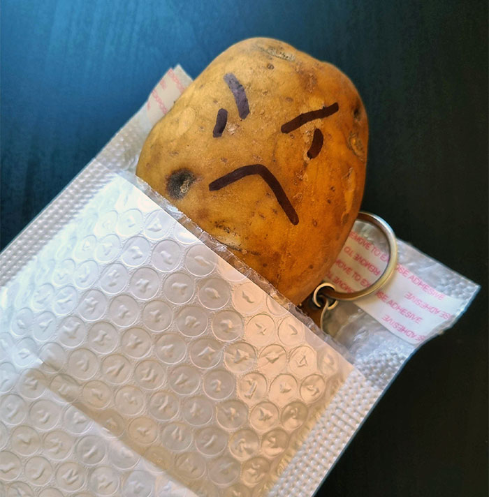 Teen Daughter Outplays Control Freak Mom With Hilariously Evil Revenge For Tracking Her On A Trip