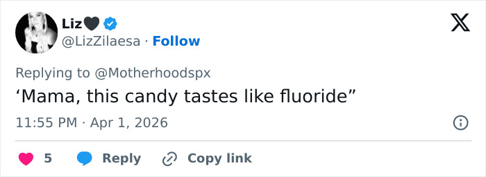 Mom’s Hack For Removing Red 40 From M&Ms Hilariously Roasted After Viewers Spot Daughter’s Reaction