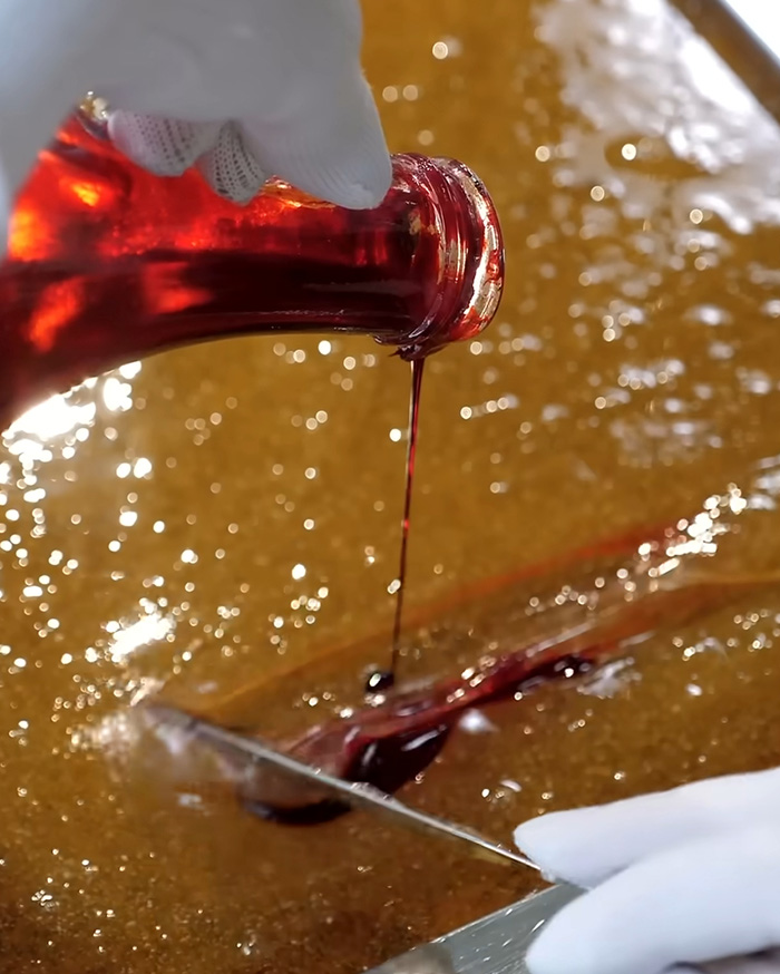 Mom’s Hack For Removing Red 40 From M&Ms Hilariously Roasted After Viewers Spot Daughter’s Reaction